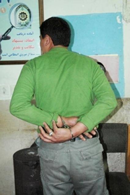 دستگیری سارق متواری/ کرکسهایی که اعدام شدند/ انتقام با چاشنی اسید دستگیری سارق متواری/ کرکسهایی که اعدام شدند/ انتقام با چاشنی اسید