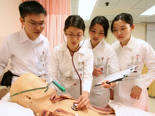 Pictures of the nurses student (from left to right) Yuen Yu-hung, Fong Chi-sum, Chan Po-chu and Chin Wai-ying, pretending working at the lab, The Hong Kong Polytechnic University in Hung Hom. 15JAN09