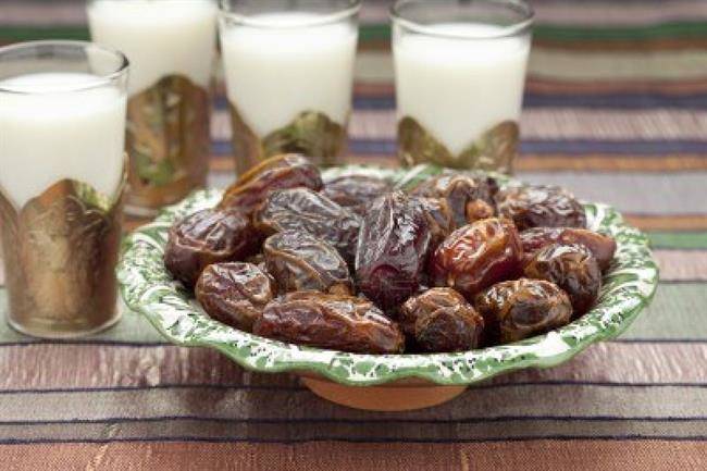 14603885-milk-and-dates-for-iftar-meal1.jpg