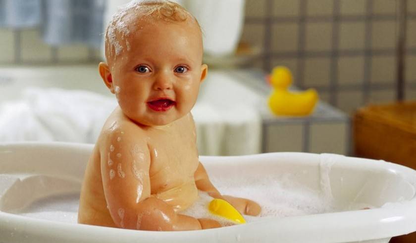 چگونه کودکمان را حمام کنیم