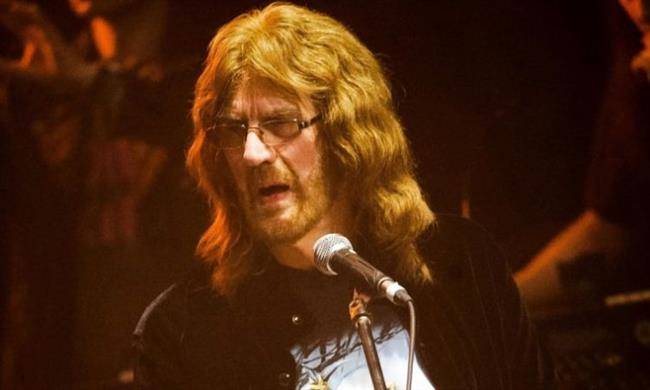 Geoff-Nicholls-001-tomada-de-consequence-of-sound.com_-750x450.jpg