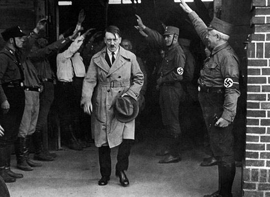 هر آن چه که باید در مورد «آدولف هیتلر»، رهبر آلمان نازی بدانید