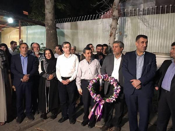 استقبال احمدی نژاد از بقایی