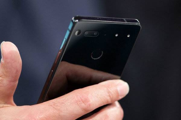 اسنشال و وعده ثبت تصاویری خارق العاده با دوربین دوگانه Essential Phone