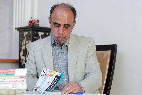 کتابفروشی به نشر میزبان نویسنده «تن تن و سندباد» می‌شود