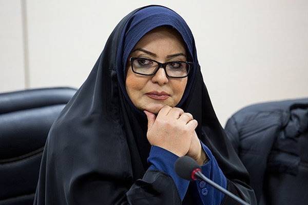 شاعر نمیتواند به خودش سفارش شعر بدهد