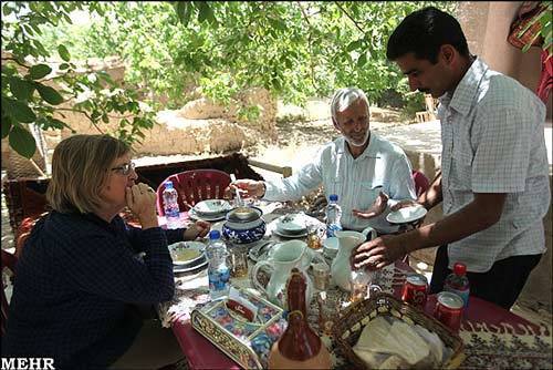 درآمد میلیاردی مرد روستایی از هتل بی‌ستاره