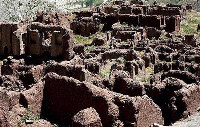 روستای مخروبه شاهکوه