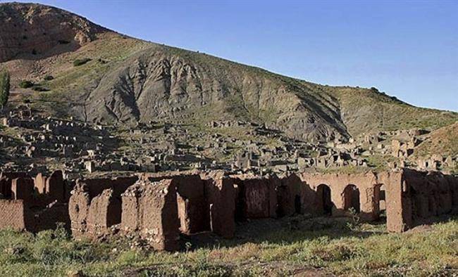 روستای مخروبه شاهکوه