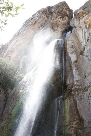 زیرآبی در آبشار مازندران