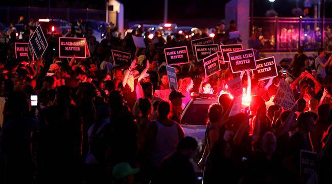 تظاهرات در سنت‌لوئیس آمریکا به خشونت کشیده شد/13 نفر بازداشت شدند