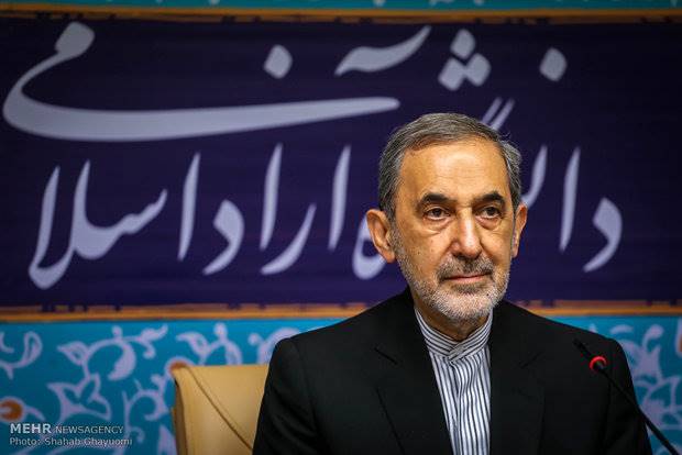ولایتی فرارسیدن هفته دفاع مقدس را تبریک گفت