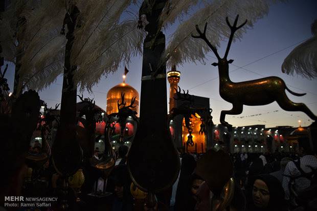 پخش مستقیم نماز ظهر عاشورا از رادیو ایران