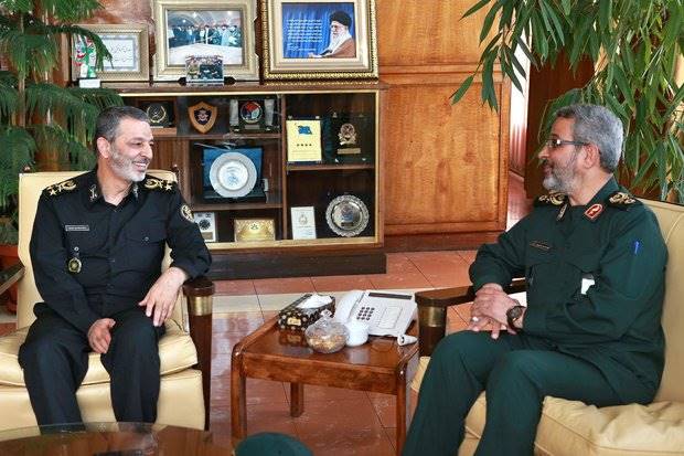 رئیس سازمان بسیج و فرمانده کل ارتش دیدار و گفت‌وگو کردند