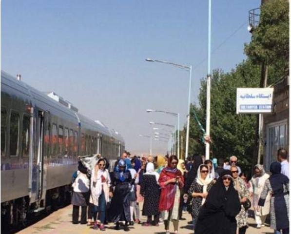 نخستین قطار گردشگری به ایستگاه جشنواره ملی آش رسید