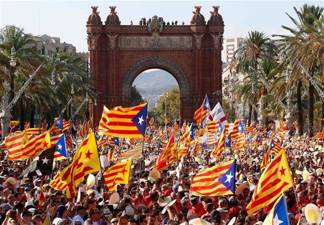 فرانسه خواستار مذاکره میان مادرید و دولت محلی کاتالونیا شد
