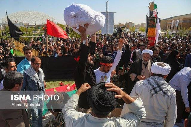 پیکرهای دو شهید گمنام در دانشگاه پیام نور قم تشییع شدند