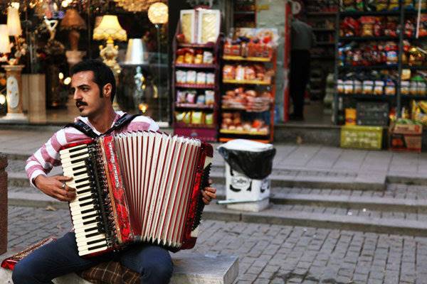 «والسی برای تهران» سراغ نوازنده قدیمی‌ موسیقی خیابانی رفت