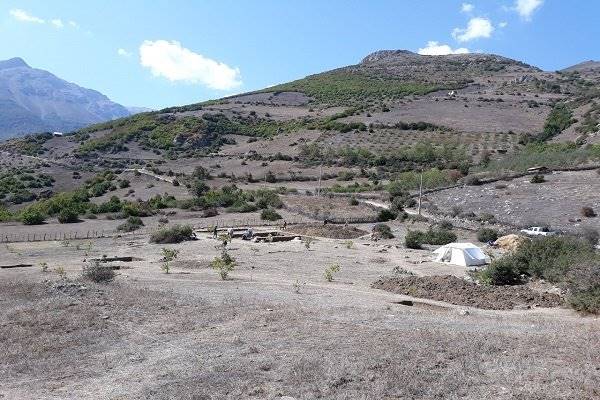 کشف شواهد بیش از 10 تدفین در گورستان عصر آهن قره تپه سگزآباد