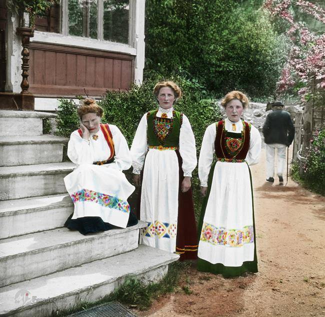 سه زن با لباس ملی نروژ 