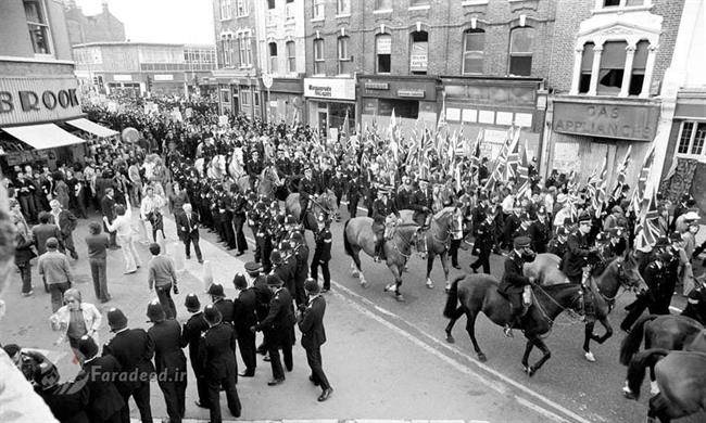 صبح روز شنبه 13 اوت 1977 با تظاهرات مسالمت آمیز ضد نژاد پرستی بر علیه راهپیمایی جبهه ملی آغاز شد. حدود 500 هوادار جبهه ملی نیز در حالیکه پرچم های خود را تکان می دادند در خیابان ها تجمع کرده بودند. آنها افزایش سرقت های خیابانی اخیر را بر گردن سیاه پوستان می انداختند. پس از رودررویی این دو گروه، خشونت ها شروع شد.