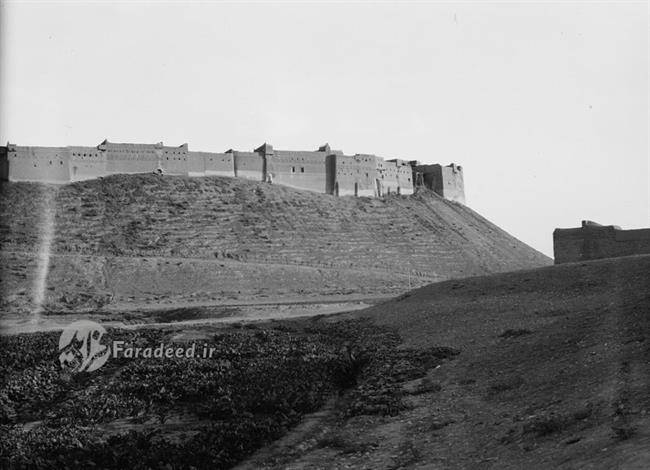 نمایی از دیوارهای ارگ تاریخی و باستانی اربیل؛ این ارگ در بالای یک تپه مصنوعی 32 متری واقع شده است.