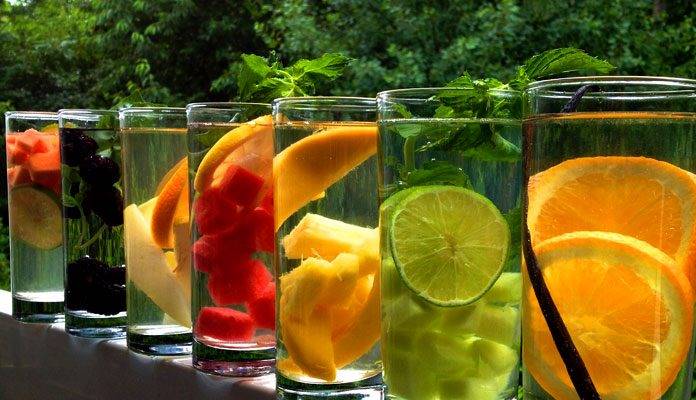 آب طعم‌دار یا دتاکس واتر یک نوشیدنی ایده‌آل برای سم‌زدایی