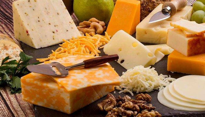 با یادگیری طرز تهیه پنیر محلی یک کدبانوی خاص شوید