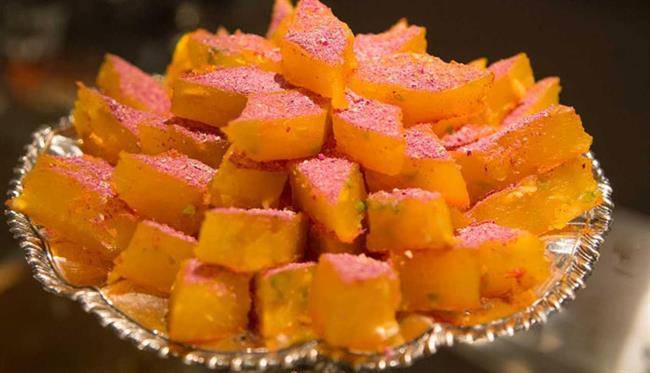 نزدیک به 160 سال است که مسقطی بهترین سوغاتی لار در شیراز به شمار می آید.