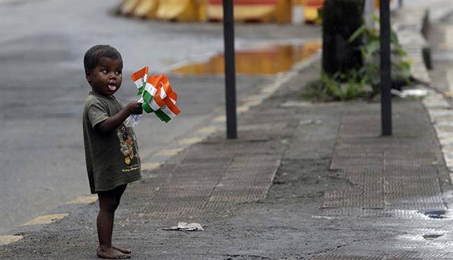 بچه فقیر هندی زاغه نشین