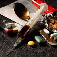 حمل دارو و گیاهان دارای مواد مخدر توسط زائران، جرم محسوب می شود