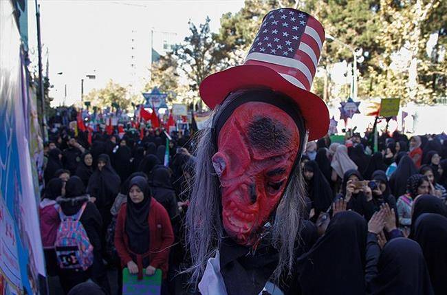 خیابان طالقانی مسدود شد/ تعطیلی ایستگاه مترو طالقانی تا پایان مراسم 13 آبان