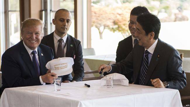 ترامپ و شینزو آبه با یکدیگر دیدار کردند