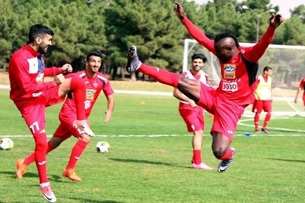 بازگشت گادوین منشا به تمرین پرسپولیس و نرم دوی فرشاد احمدزاده