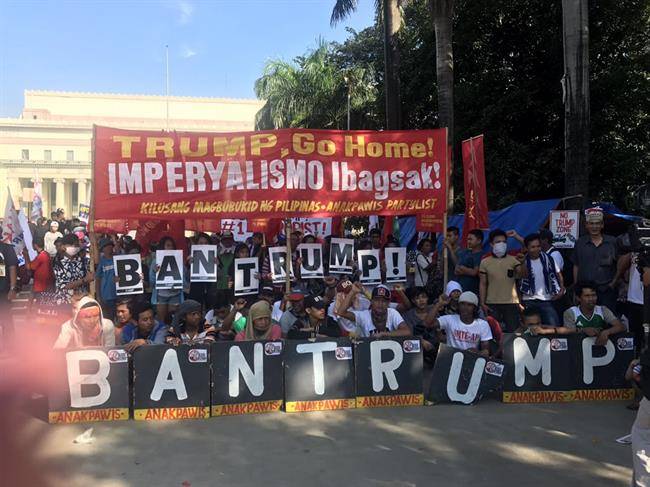 چهارمین روز تظاهرات ضدآمریکایی مردم فیلیپین/ پرچم آمریکا به آتش کشیده شد