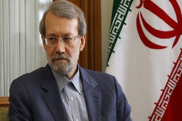 دیدار لاریجانی با خانواده روحانی شهید حادثه تروریستی مجلس