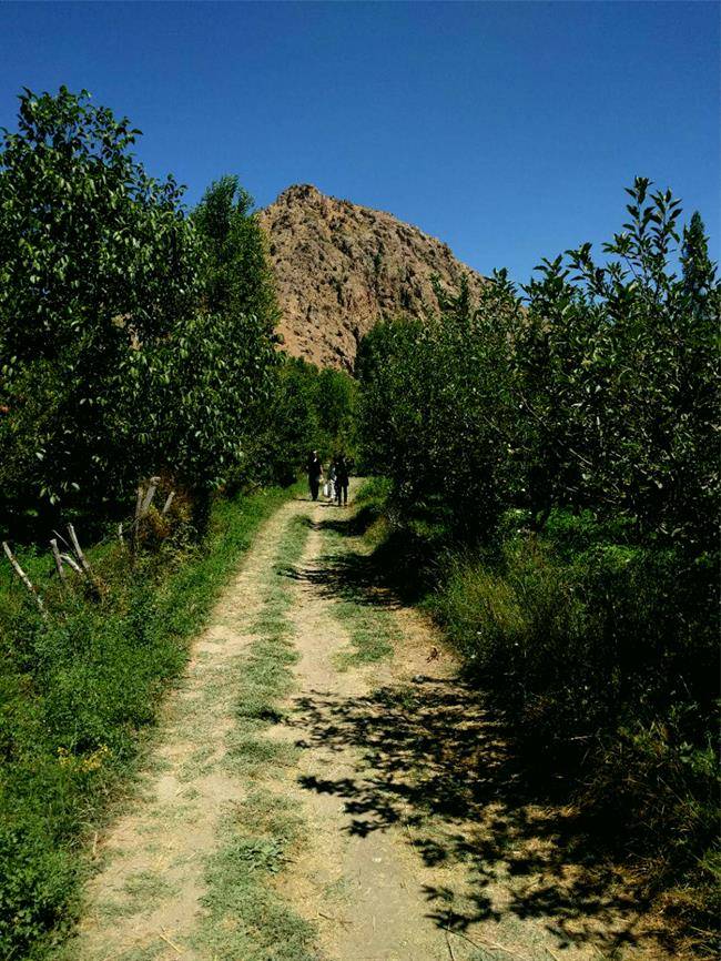 مسیر روستای هرانده به سمت غار بورنیک