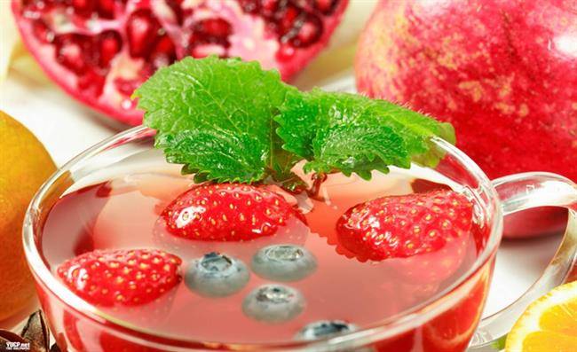 summer-fresh-drink-strawberries