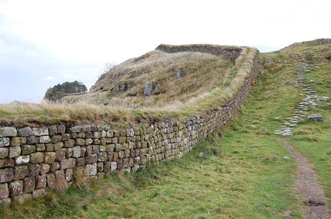 Hadrians_Wall_west_of_Housesteads_4__700