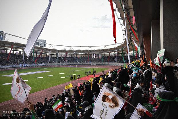 جشن 30 هزارنفری بسیجیان در ورزشگاه امام رضا(ع) الگویی برای فوتبال