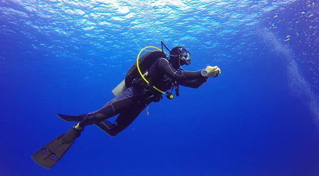 Scuba diving (diving equipment)