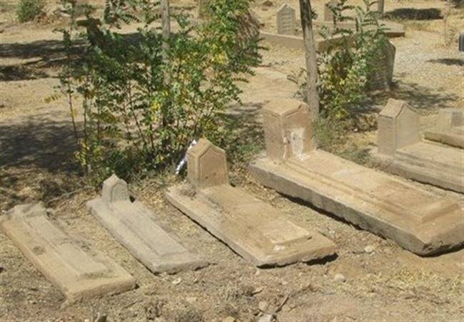 شیرهای سنگی قبرستان تاریخی بزلر هفشجان
