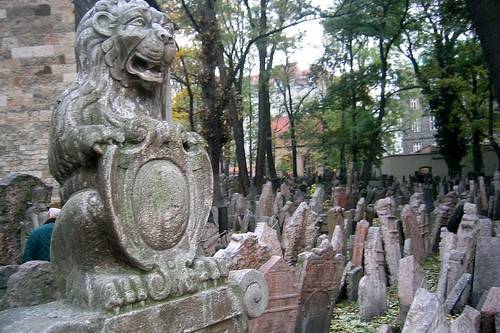 سر در قبرستان پراگ