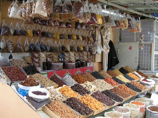 بازار روباز باکی تاخیل در خیابان علیار علیف 
