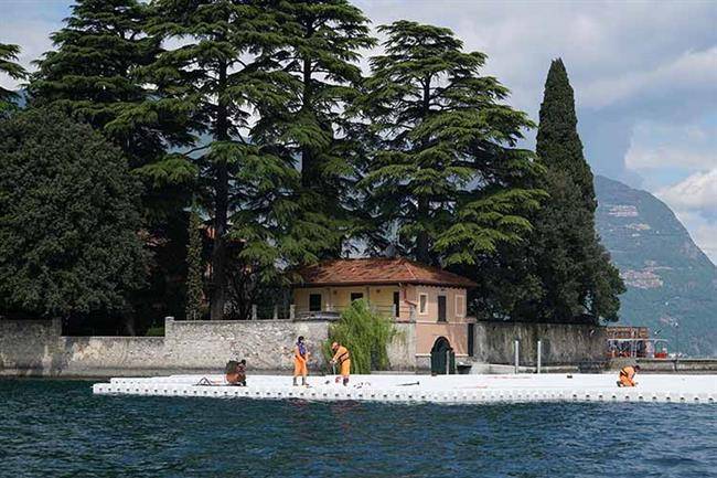 هیجان راه رفتن روی آب در ایتالیا( اسکله ی شناور)