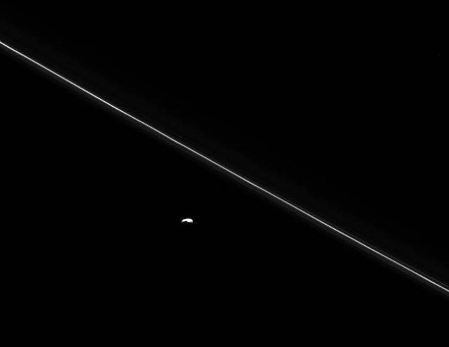 آخرین تصویر کاسینی از قمر "پاندورا"