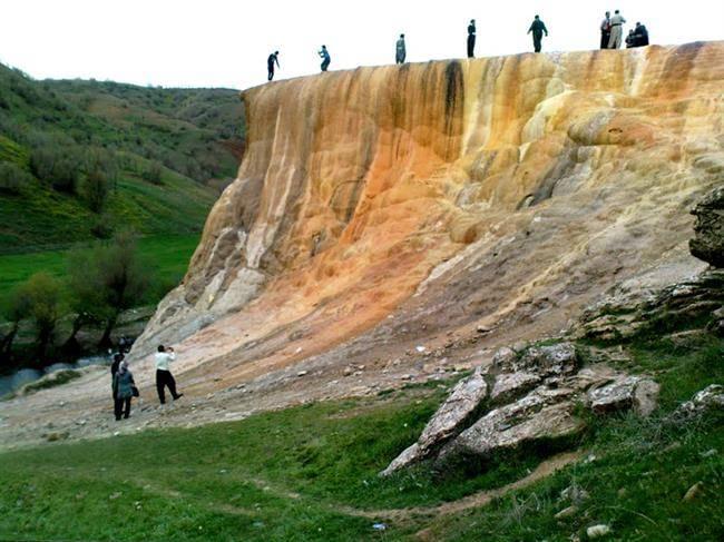 چشمه آب معدنی گراوان در آذربایجان غربی ( عکس)