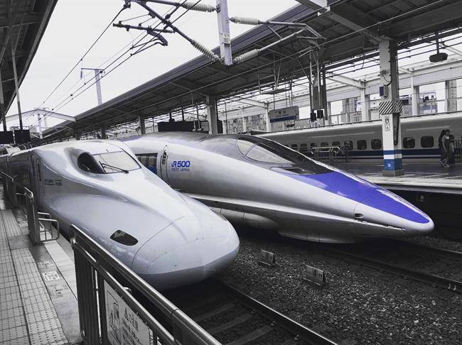 قطار مشهور Shinkansen Bullet Train 