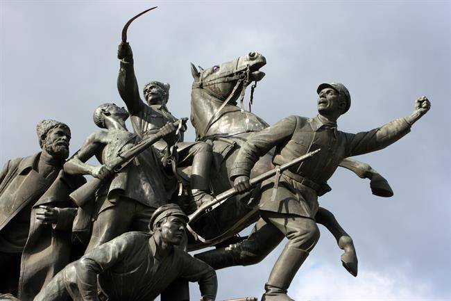 تندیس شاپف Chapaev Monument