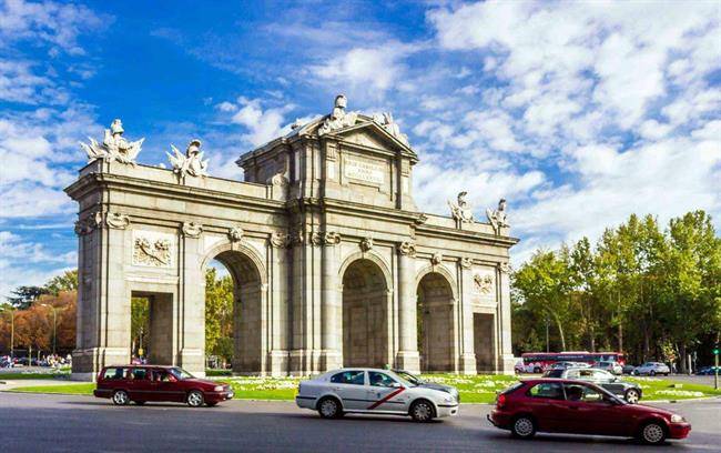 دروازه آلکالا Puerta de Alcalá